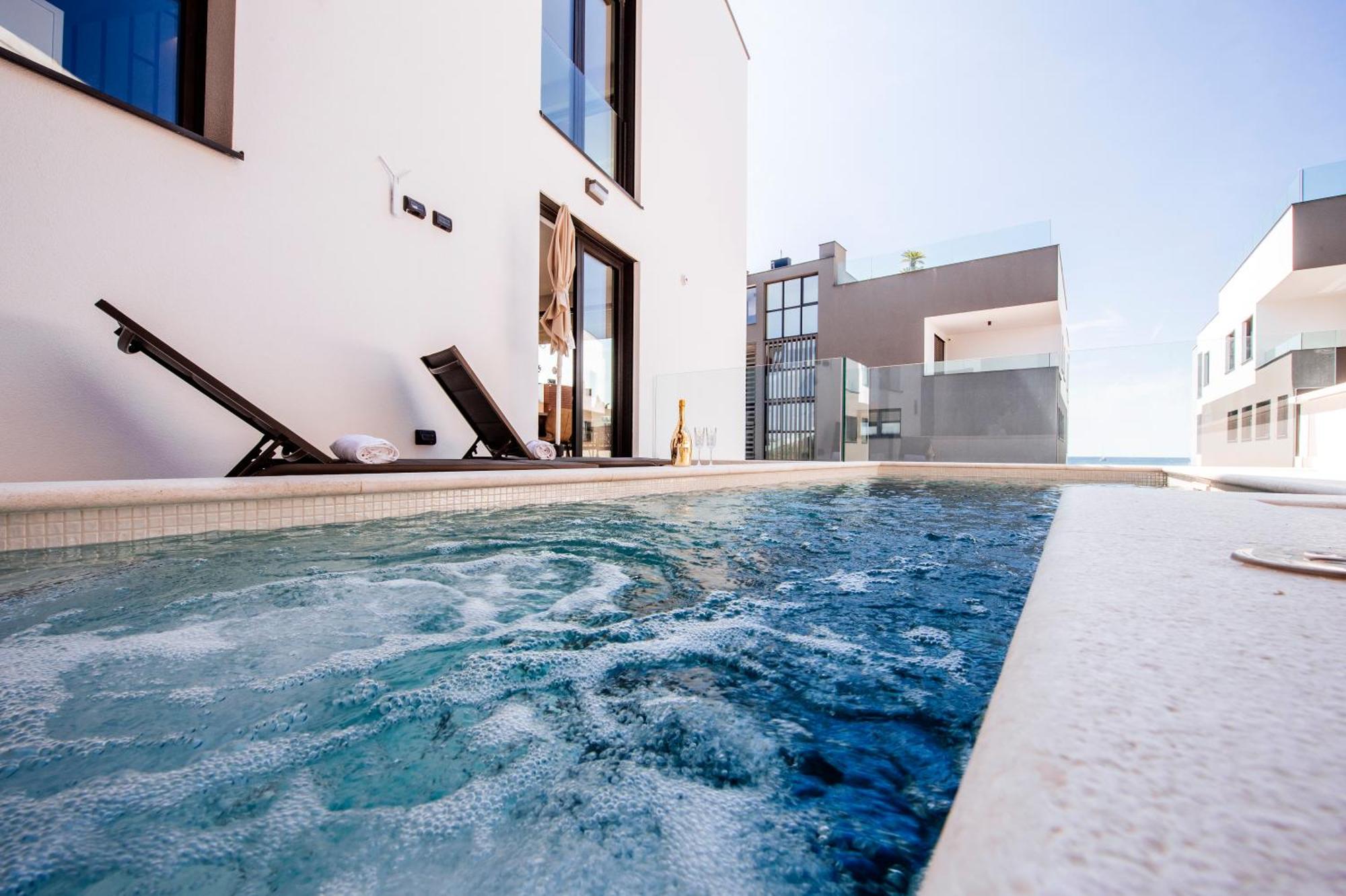 Crystal Holiday Residence II Sukosan Exterior photo